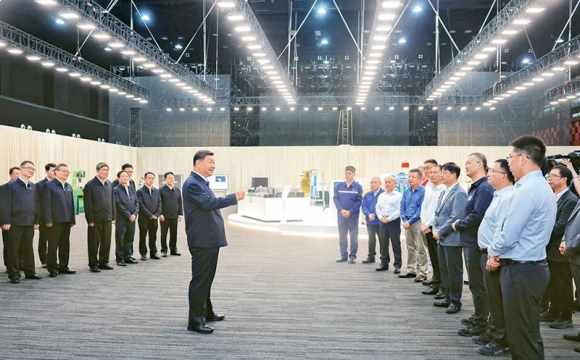 习近平：促进高质量充分就业